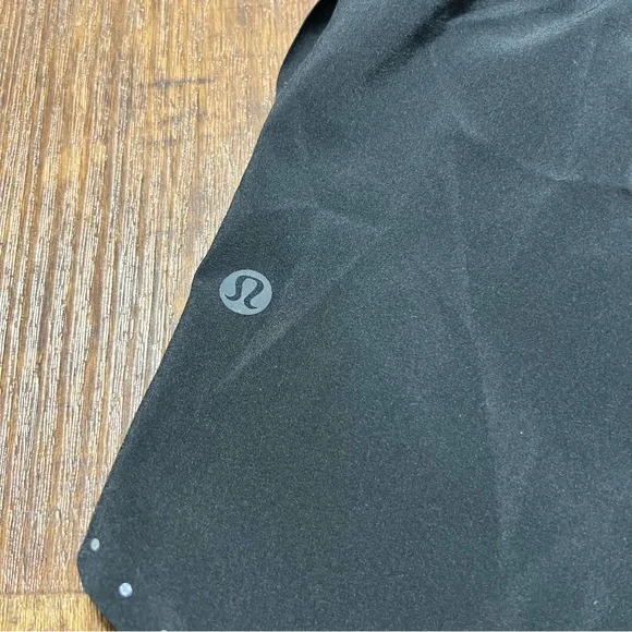 Lululemon Fast and Free High-Rise Classic-Fit Split Short 3” - Reflective Hem - Picture 6 of 7